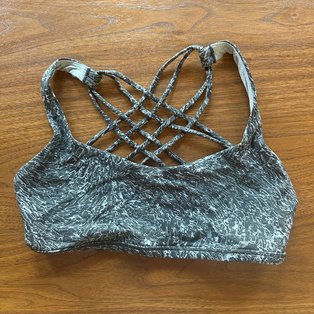 Lululemon sports bra